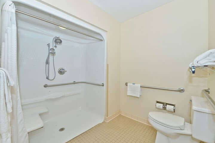 Room 9 of 12